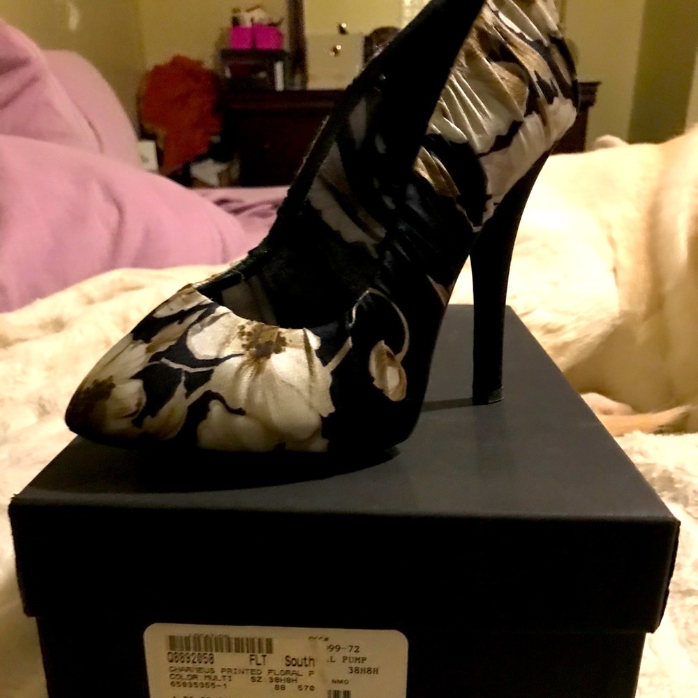 Dolce and Gabbana flower satin pump